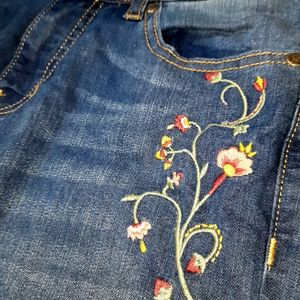 Jeans(skinny)- With Floral Embroidery