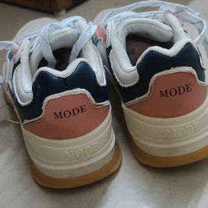 Mode By Redtape Sneakers