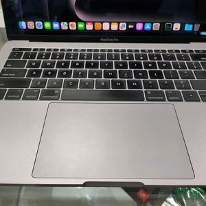 MacBook Pro 13" Mid 2017 - 8GB RAM, 256GB SSD