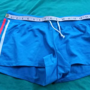 WAIST 32 BRANDED SHORTS