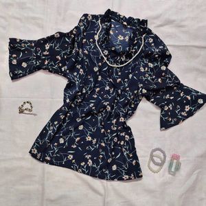 Navy blue floral printed top 💙