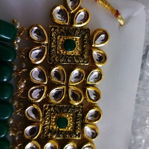 zaveri pearls neckpiece / jewellery seteith earrings