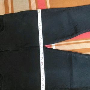 SKINNY FIT BLACK JEANS