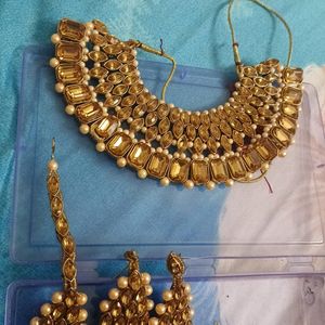 Necklace With Mangtika And Earrings