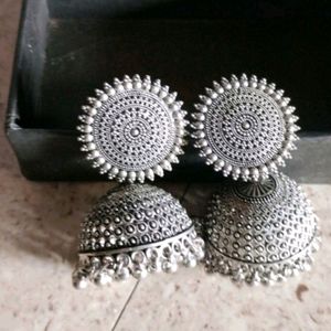 2 SET OF EARRINGS