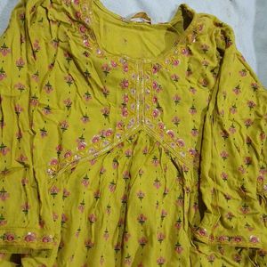 Trendy Yellow  Printed Short Kurti