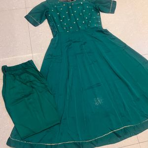 Inddus Green Embroidered Kurta Set