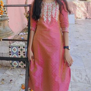 Varanga Embroided Pink & Gold Tone Kurta