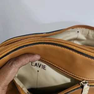 Lavie Brand Sling