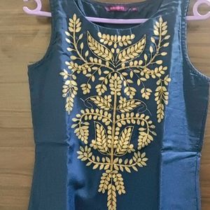 Srishti Embroidered Kurta