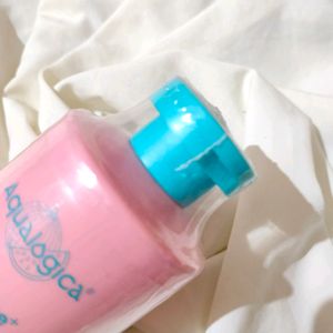 Aqualogica Radiance+ Shower Gel