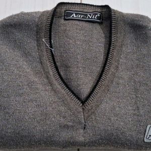 Sleevless Woolen Sweater