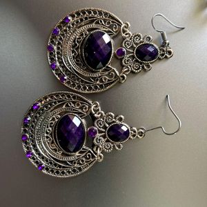 A Set Of Earing Pairs.