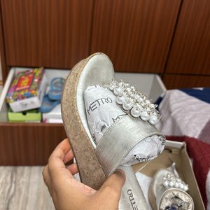 Women Metro Silver Wedges With Pearl Work