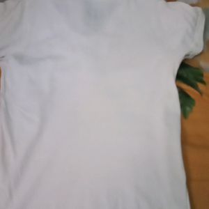 Very Comfortable White Tishirt