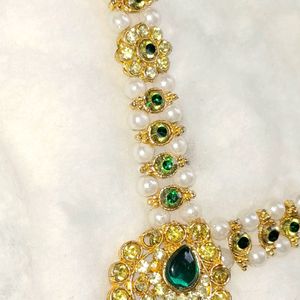 GREEN INDIAN NECKLACE |