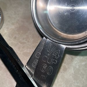 Measuring 4 cup set and spoon