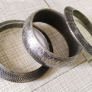 Silver Colour Women Bangles Set And Size Is 2.5