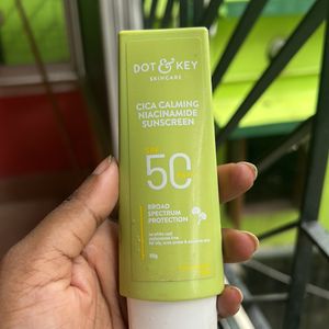 Dot & key Sunscreen SPF 50😍