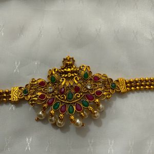 Gold Vanki Embellishing With Kempu,pearls