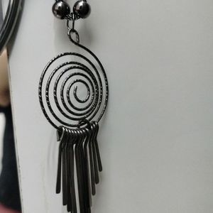 Long oxidized neckpiece with small earrings.