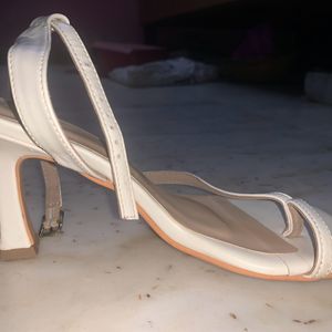 RSVP NYKAA WHITE HEELS