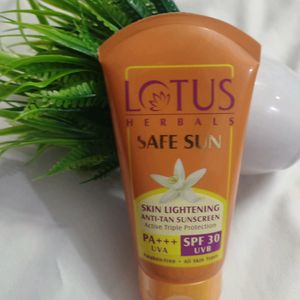 Lotus Herbals Safe Sun Sunscreen