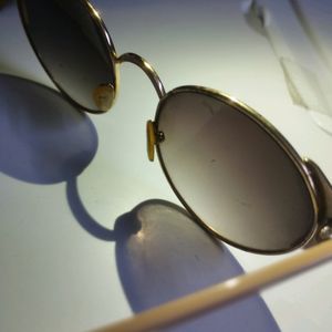 Tinted Sunglass. Golden, Biege Frame.