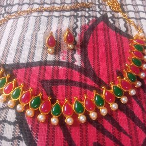 Red And Green Combination Necklace