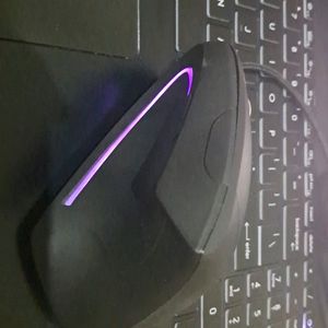 Ergonomic Vertical Mouse Wired Black Matte