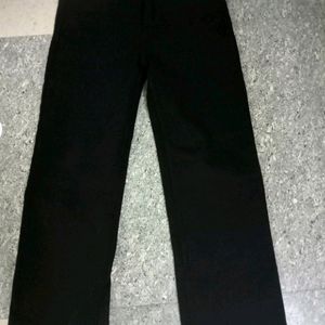 straight black jeanse