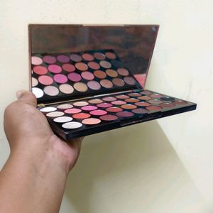 Makeup Revolution Eyeshadow Palette