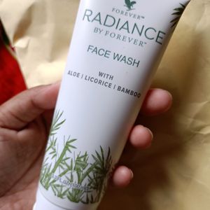 Forever Radiance Face wash