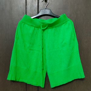 329Rs.Ribbed Green Shorts