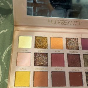 Huda Beauty The New Nude Eyeshadow Palette 19.7 Gm