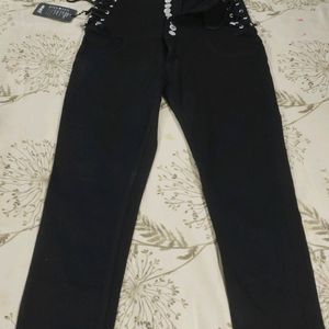 Stylish Stretchable Skinny Jeans In Black Colour