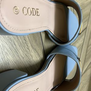 Code By Lifestyle Block Heels ( New With Tag)