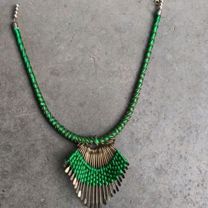 Green Neckpiece To Be Worn With Saree