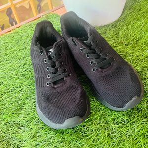 Unisex Black Shoes Size 39