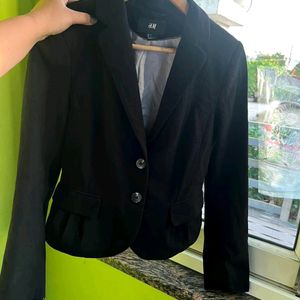 H&M black tapered waist blazer