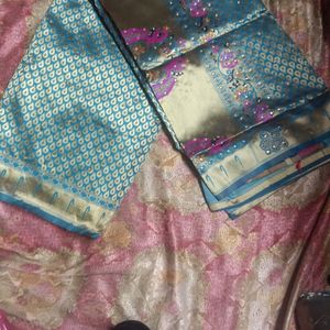 I Am Selling A Saree