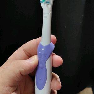 QALL OFFER ACCEPTED Orel B Electric Toothbrush