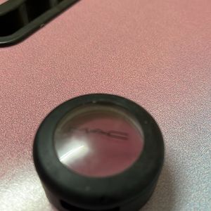 Powder kiss MAC Eyeshadow In The Shade Lens Blur