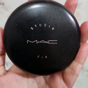 M.A.C StudioFix PowderPlus Compact Foundation NC45