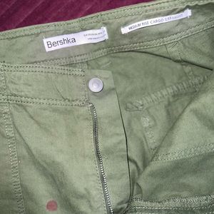 BERSHKA GREEN CARGO JEAN❇️