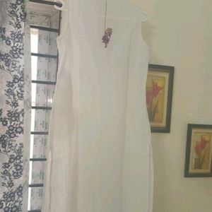 Women's Ajio White Sleeveless Kurti