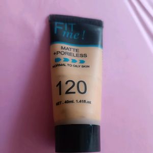 FIT ME poreless Foundation+ A Beauty Blender