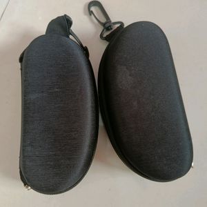 2 Sunglasses Unisex With Case .