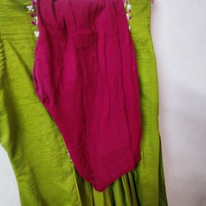 2 Kurtis Leggings Dupatta