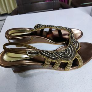 GOLDEN WEDGES OF PEARL AND STONE WORK